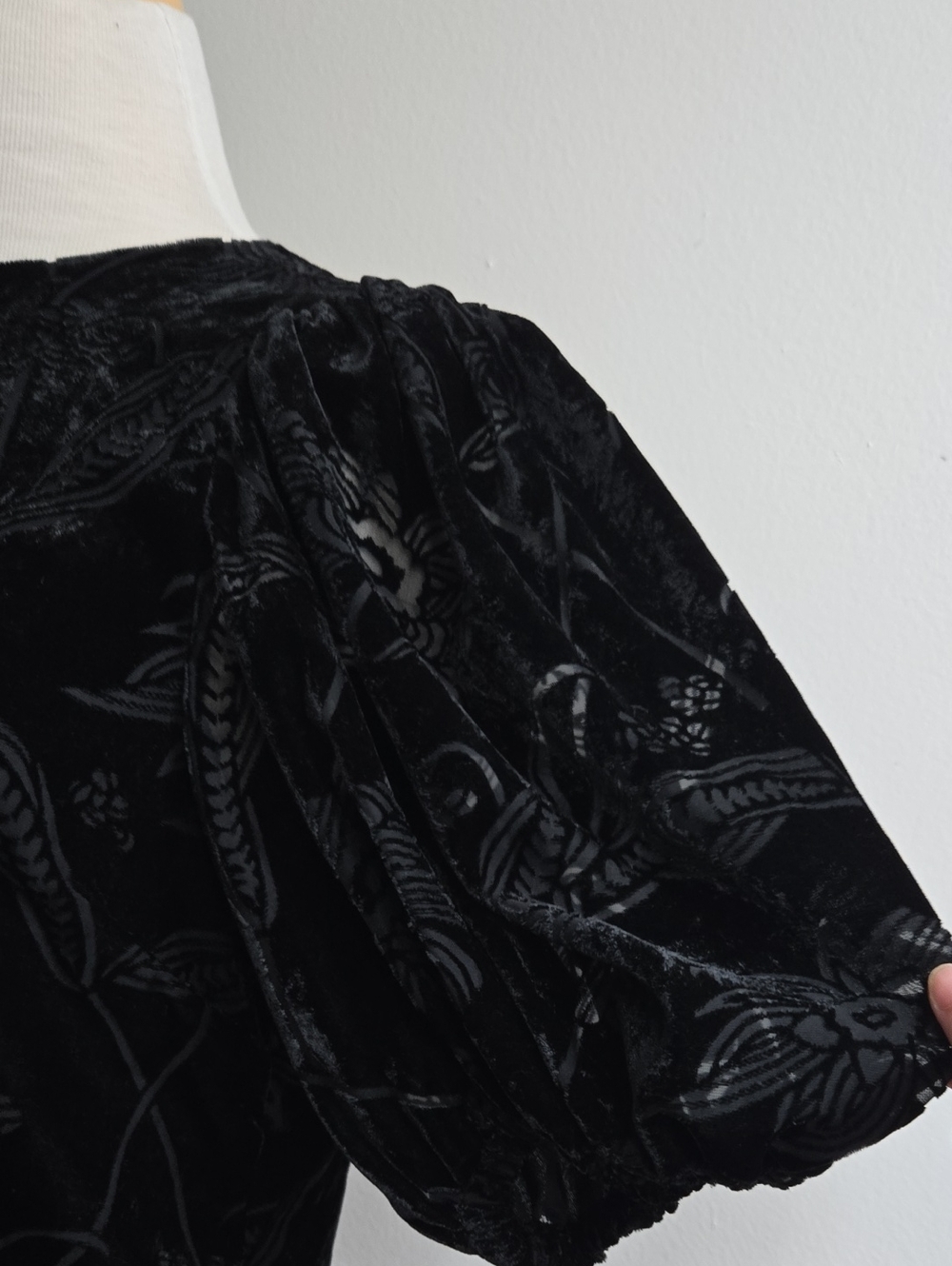 Ted Baker London Black Velvet Puff-Sleeve Top/XS - Picture 7 of 9